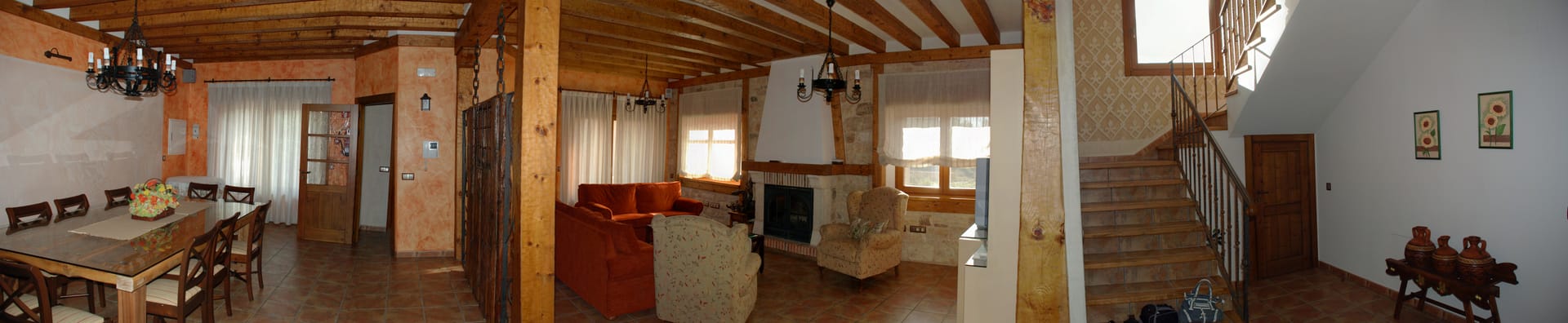 Salón con chimenea de Casa Rural Las Praderas